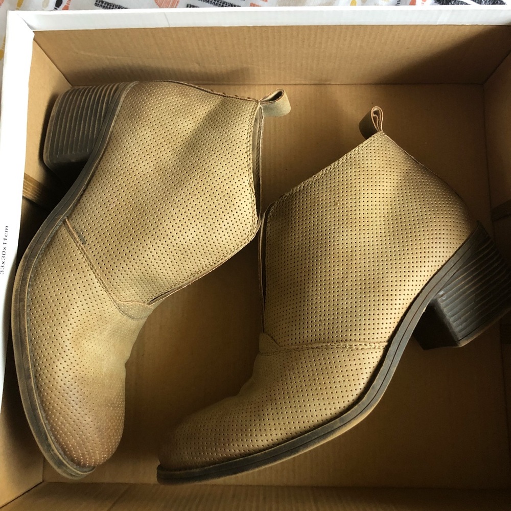 Billabong brown ankle boots